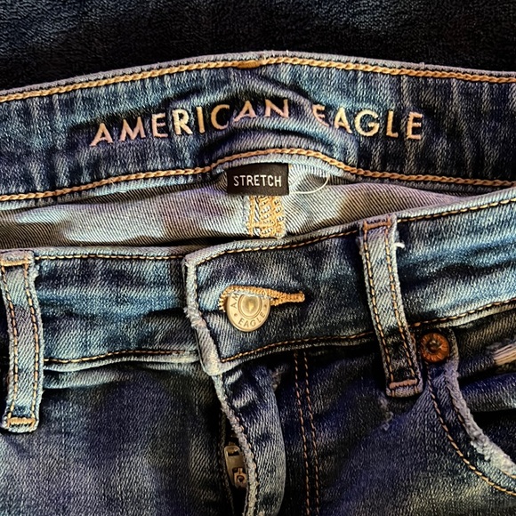 Cute flare jeans with rips. great for the school year - Picture 4 of 4